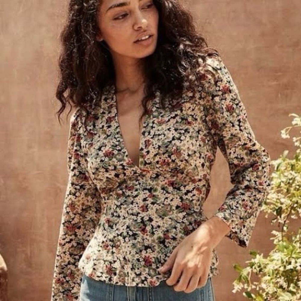 Doen Multicolor Floral V-Neck Blouse